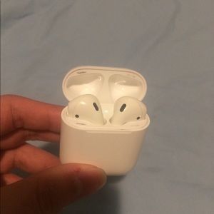 AirPods